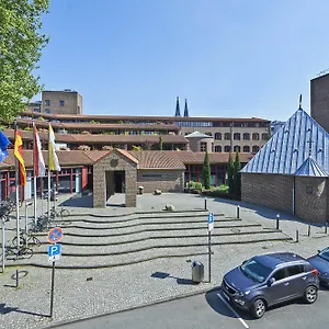 Maternushaus Otel