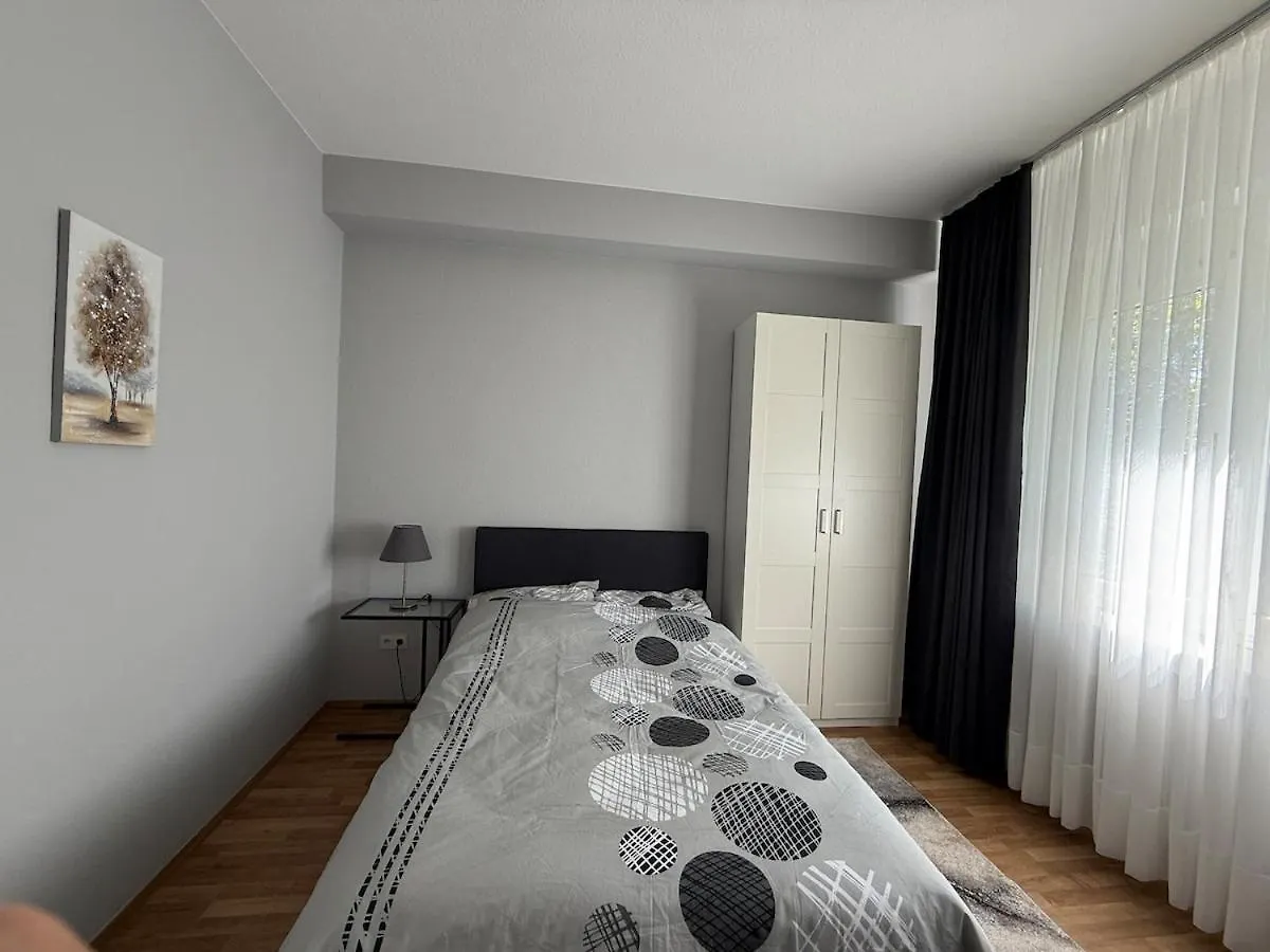 Contacts de 1 Room In Central Location-Lilac